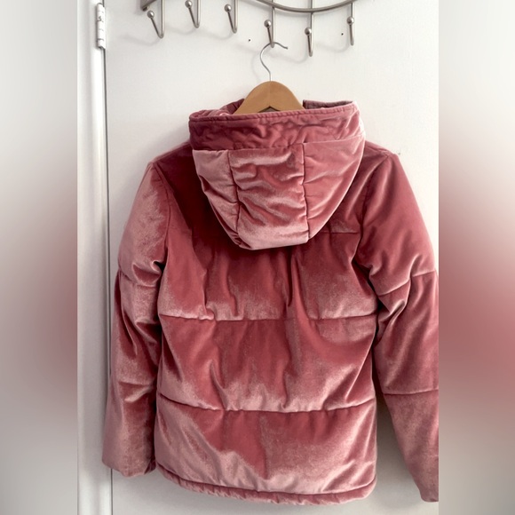 MICHAEL KORS
Girls Hooded Velvet Puffer Jacket - Picture 2 of 4